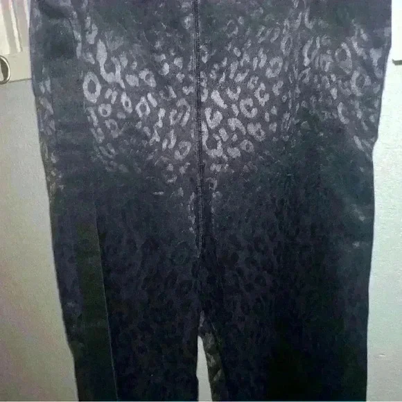Victoria Secret High Rise performance leopard print mesh leggings 7/8 length NWT - Picture 7 of 10